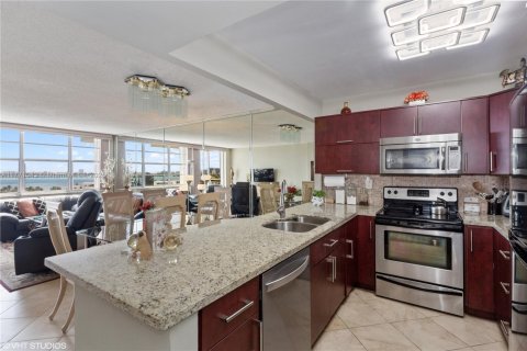Condo in North Miami, Florida, 1 bedroom № 1978509 - photo 5