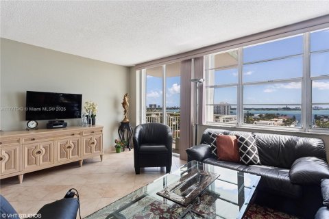 Condo in North Miami, Florida, 1 bedroom № 1978509 - photo 3