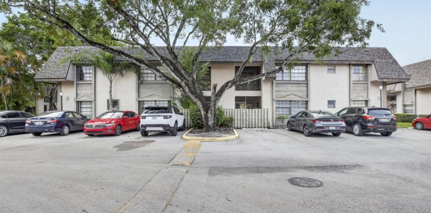 Condominio en Sunrise, Florida, 3 dormitorios № 2191192