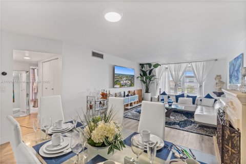 Copropriété à vendre à Lauderdale Lakes, Floride: 2 chambres, 93.83 m2 № 1700452 - photo 3