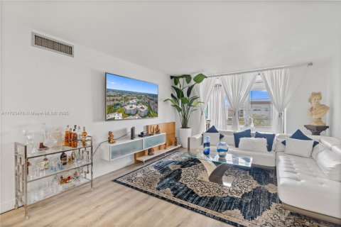 Copropriété à vendre à Lauderdale Lakes, Floride: 2 chambres, 93.83 m2 № 1700452 - photo 1