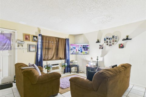 Propiedad comercial en venta en Fort Lauderdale, Florida, 154.03 m2 № 1923014 - foto 24