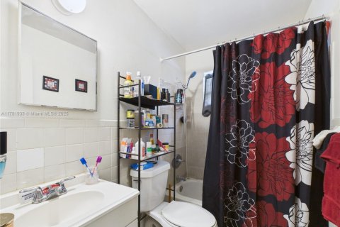 Propiedad comercial en venta en Fort Lauderdale, Florida, 154.03 m2 № 1923014 - foto 12