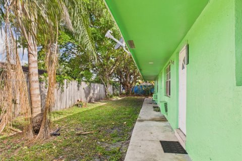Propiedad comercial en venta en Fort Lauderdale, Florida, 154.03 m2 № 1923014 - foto 1