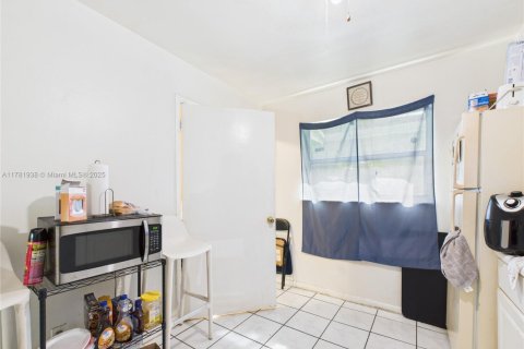 Propiedad comercial en venta en Fort Lauderdale, Florida, 154.03 m2 № 1923014 - foto 18