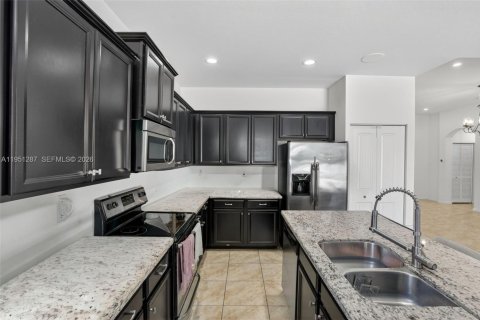 House in Homestead, Florida 3 bedrooms, 156.45 sq.m. № 2007274 - photo 11