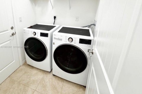 Casa en venta en Homestead, Florida, 3 dormitorios, 156.45 m2 № 2007274 - foto 7