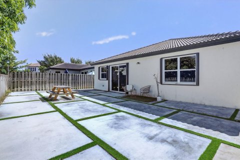 House in Homestead, Florida 3 bedrooms, 156.45 sq.m. № 2007274 - photo 21