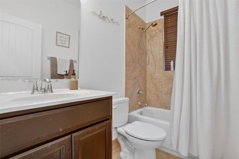 House in Homestead, Florida 3 bedrooms, 156.45 sq.m. № 2007274 - photo 18