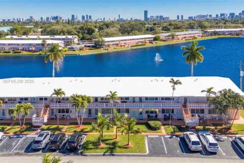 Condo à Hallandale Beach, Floride, 1 chambre  № 2153589