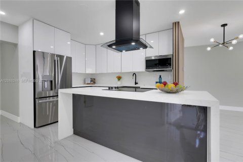 Casa en venta en Fort Lauderdale, Florida, 3 dormitorios, 125.14 m2 № 2264682 - foto 2