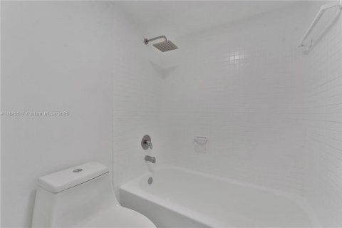 Copropriété à vendre à Miami, Floride: 2 chambres, 89 m2 № 1842625 - photo 11
