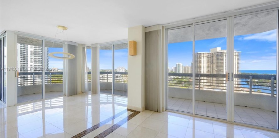Condo à Aventura, Floride, 2 chambres  № 2001225