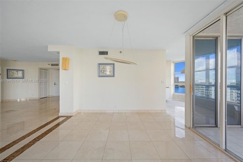 Copropriété à vendre à Aventura, Floride: 2 chambres, 126.44 m2 № 2001225 - photo 4
