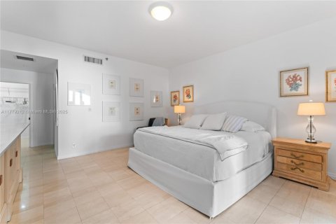 Condominio en alquiler en Miami Beach, Florida, 3 dormitorios, 190.36 m2 № 1868485 - foto 10