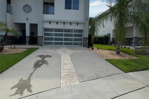 Townhouse in Davenport, Florida 4 bedrooms, 219.81 sq.m. № 2299760