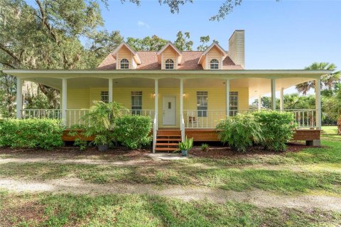 House in Inglis, Florida 3 bedrooms, 186.92 sq.m. № 1883709 - photo 1