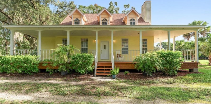 House in Inglis, Florida 3 bedrooms, 186.92 sq.m. № 1883709