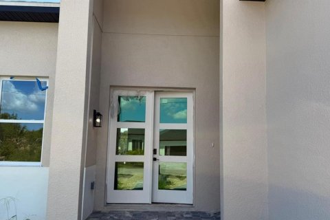 House in Port Charlotte, Florida 4 bedrooms, 182.37 sq.m. № 2220505 - photo 9