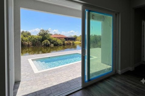 House in Port Charlotte, Florida 4 bedrooms, 182.37 sq.m. № 2220505 - photo 11