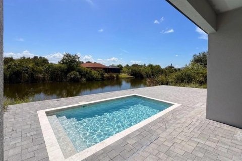 House in Port Charlotte, Florida 4 bedrooms, 182.37 sq.m. № 2220505 - photo 29