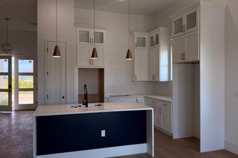 House in Port Charlotte, Florida 4 bedrooms, 182.37 sq.m. № 2220505 - photo 5