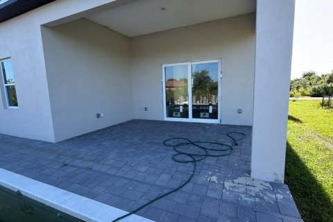 House in Port Charlotte, Florida 4 bedrooms, 182.37 sq.m. № 2220505 - photo 30