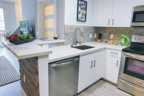 Купить таунхаус в Форт-Лодердейл, Флорида 1 спальня, 81.57м2, № 2066830 - фото 5