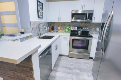 Купить таунхаус в Форт-Лодердейл, Флорида 1 спальня, 81.57м2, № 2066830 - фото 4