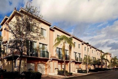 Купить таунхаус в Форт-Лодердейл, Флорида 1 спальня, 81.57м2, № 2066830 - фото 11