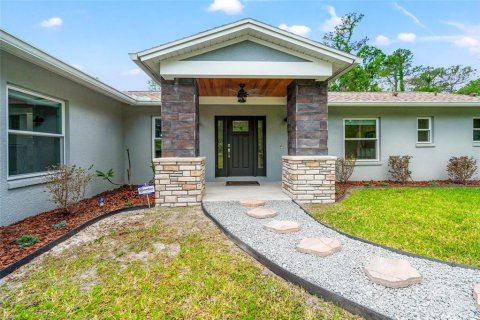 House in Wesley Chapel, Florida 4 bedrooms, 202.06 sq.m. № 1627037 - photo 1