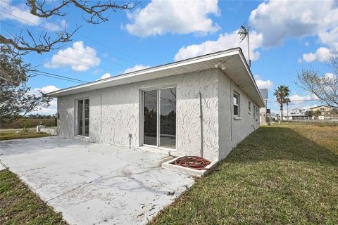 House in Hernando Beach, Florida 2 bedrooms, 127.74 sq.m. № 1553374 - photo 9