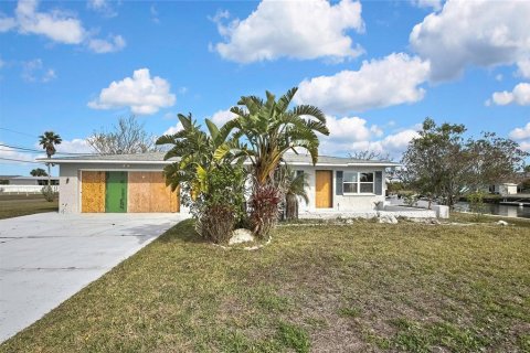 House in Hernando Beach, Florida 2 bedrooms, 127.74 sq.m. № 1553374 - photo 12