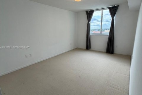 Condo in Aventura, Florida, 2 bedrooms  № 2001002 - photo 3