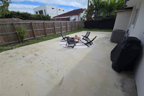 House in Miami, Florida 2 bedrooms, 78.97 sq.m. № 2002962 - photo 13