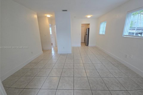 House in Miami, Florida 2 bedrooms, 78.97 sq.m. № 2002962 - photo 14