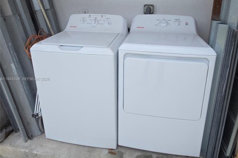 House in Miami, Florida 2 bedrooms, 78.97 sq.m. № 2002962 - photo 9