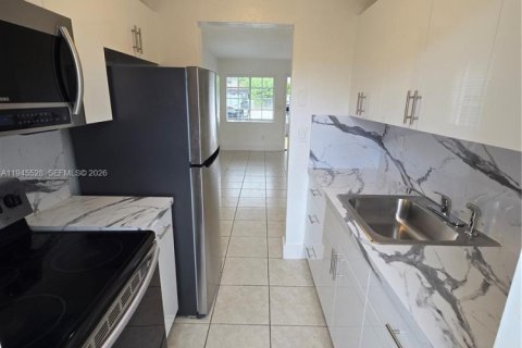 House in Miami, Florida 2 bedrooms, 78.97 sq.m. № 2002962 - photo 4