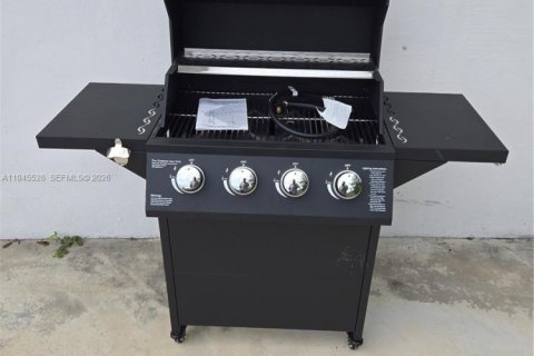 House in Miami, Florida 2 bedrooms, 78.97 sq.m. № 2002962 - photo 11