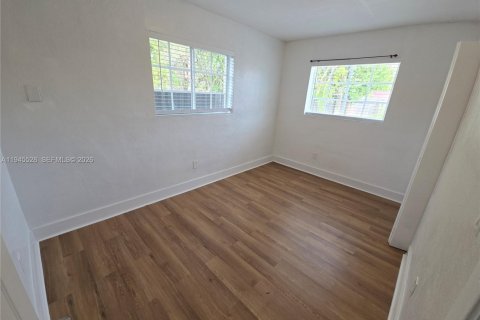House in Miami, Florida 2 bedrooms, 78.97 sq.m. № 2002962 - photo 5