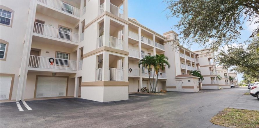 Condominio en Fort Myers, Florida, 2 dormitorios № 2145406