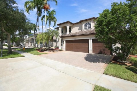 Villa ou maison à vendre à Miramar, Floride: 4 chambres, 319.49 m2 № 2387834 - photo 4