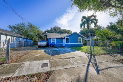Casa en venta en Fort Lauderdale, Florida, 3 dormitorios, 103.86 m2 № 2076933 - foto 1