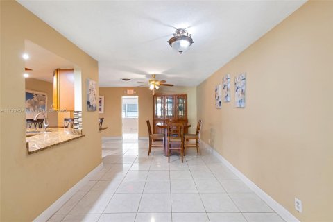 Propiedad comercial en venta en Coral Springs, Florida, 362.6 m2 № 1865162 - foto 10