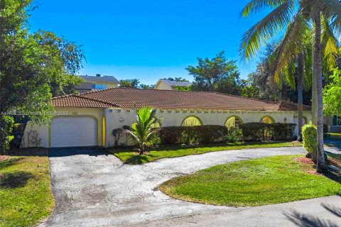 Propiedad comercial en venta en Coral Springs, Florida, 362.6 m2 № 1865162 - foto 2