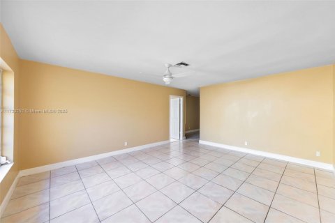 Propiedad comercial en venta en Coral Springs, Florida, 362.6 m2 № 1865162 - foto 23