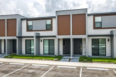 Townhouse in Kissimmee, Florida 3 bedrooms, 126.35 sq.m. № 1885185 - photo 1