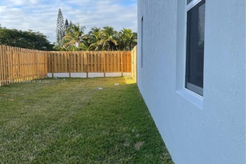 Touwnhouse à vendre à Homestead, Floride: 3 chambres № 1961289 - photo 1