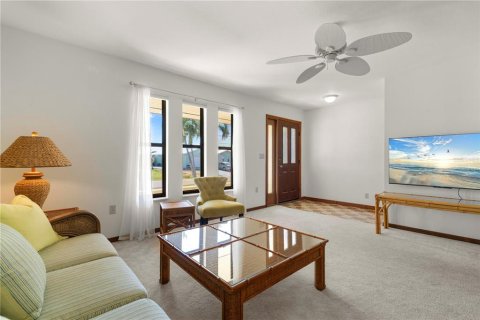 House in Punta Gorda, Florida 3 bedrooms, 152.73 sq.m. № 1732369 - photo 20