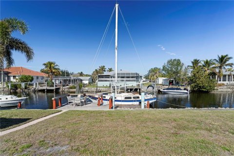 House in Punta Gorda, Florida 3 bedrooms, 152.73 sq.m. № 1732369 - photo 6